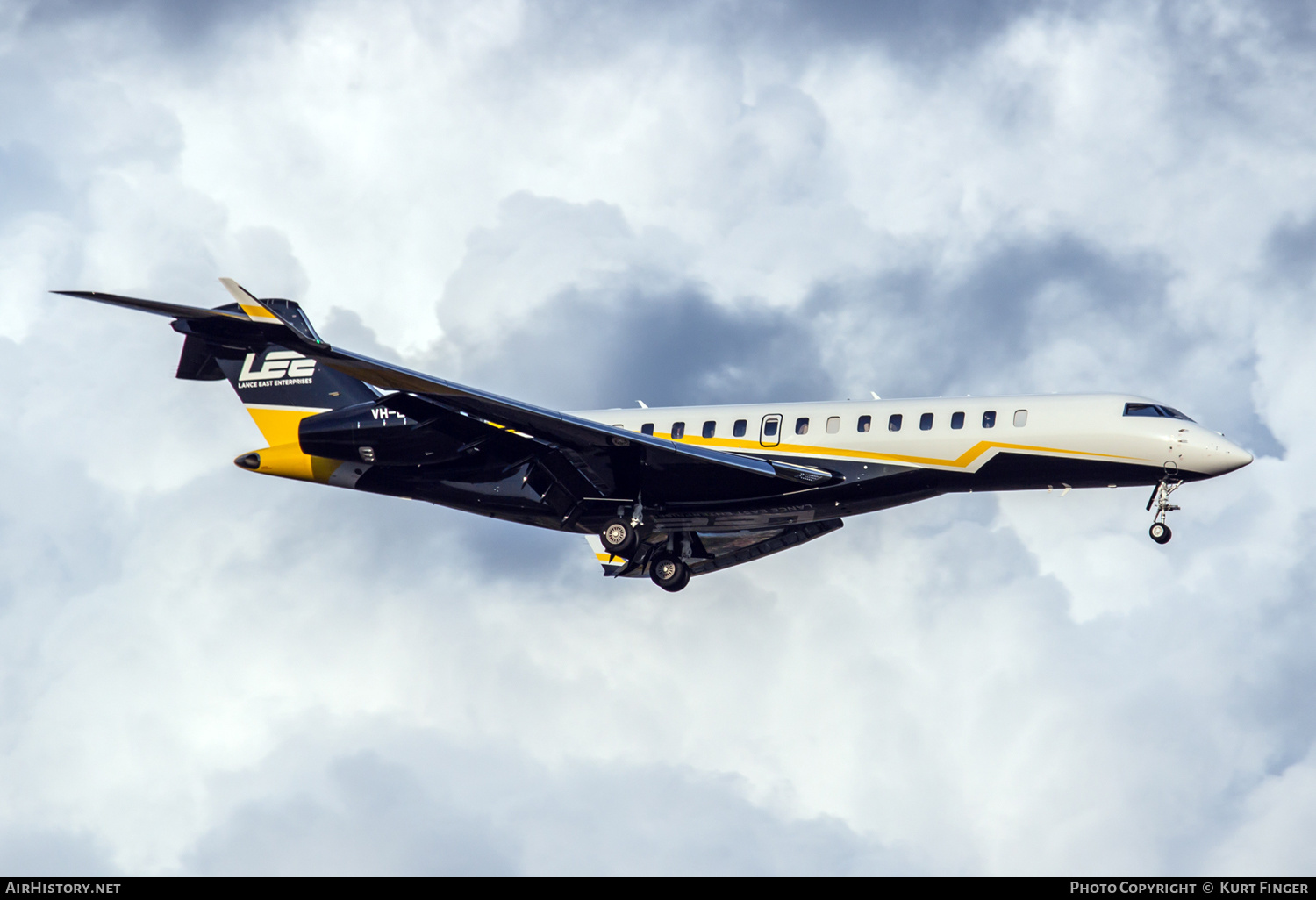 Aircraft Photo of VH-LON | Bombardier Global 7500 (BD-700-2A12) | LEE - Lance East Enterprises | AirHistory.net #559102