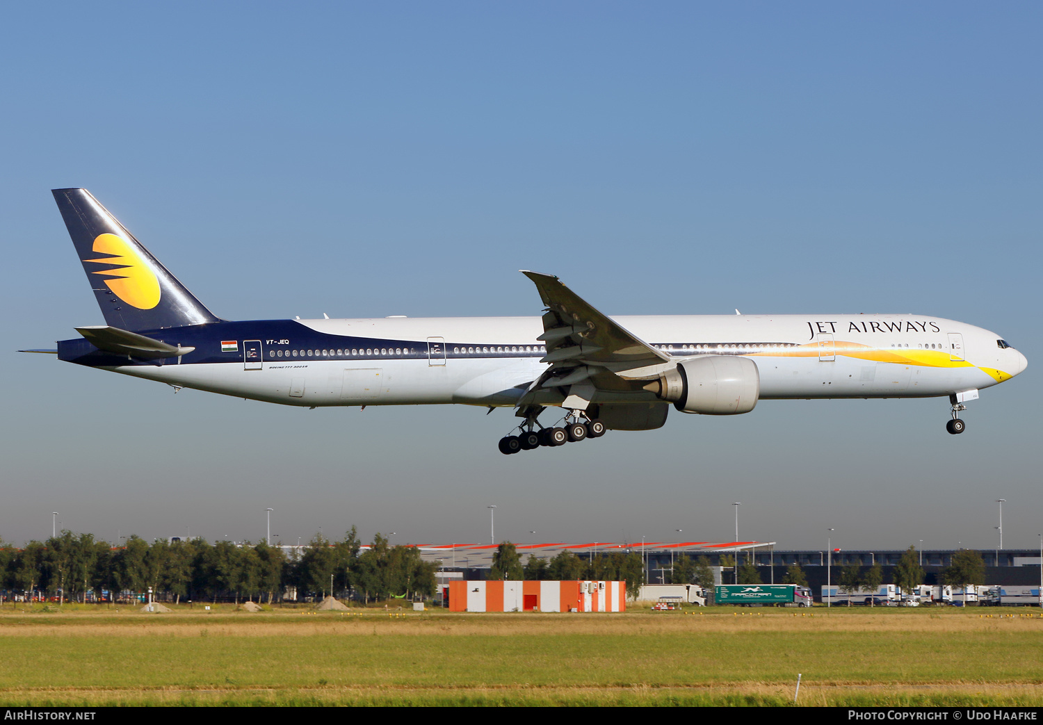 Aircraft Photo of VT-JEQ | Boeing 777-35R/ER | Jet Airways | AirHistory.net #559198