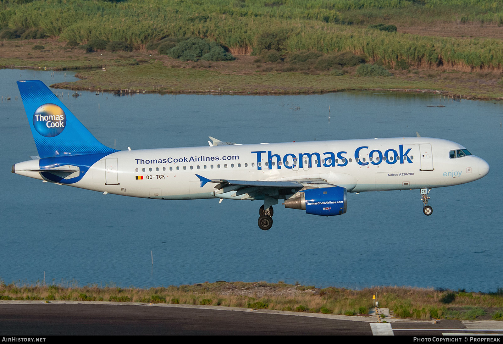 Aircraft Photo of OO-TCK | Airbus A320-212 | Thomas Cook Airlines | AirHistory.net #559260