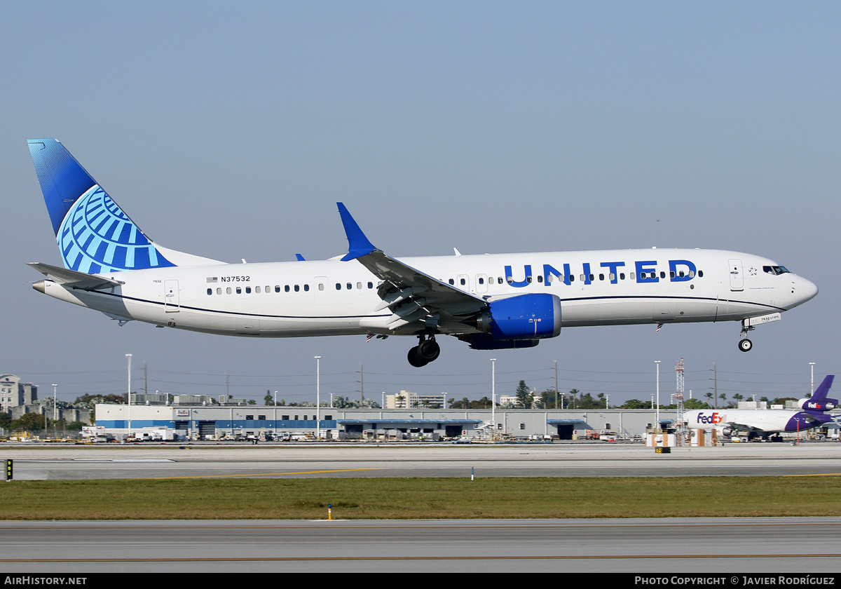 Aircraft Photo of N37532 | Boeing 737-9 Max 9 | United Airlines | AirHistory.net #559321