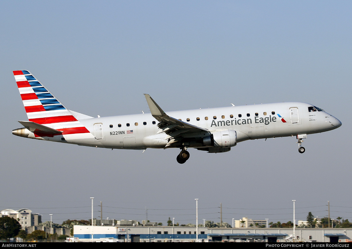 Aircraft Photo of N221NN | Embraer 175LR (ERJ-170-200LR) | American Eagle | AirHistory.net #559380