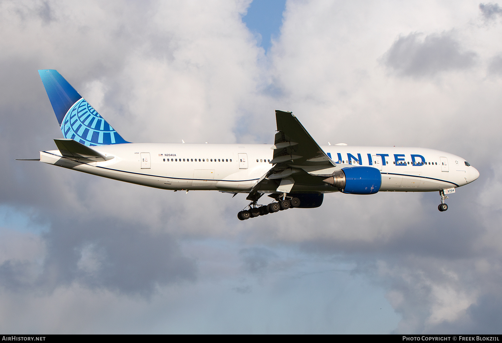 Aircraft Photo of N204UA | Boeing 777-222/ER | United Airlines | AirHistory.net #559429