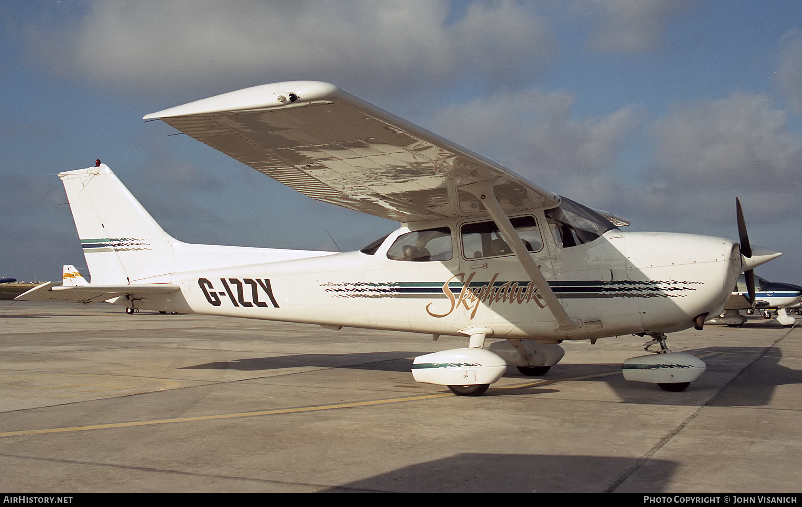 Aircraft Photo of G-IZZY | Cessna 172R Skyhawk | AirHistory.net #559528