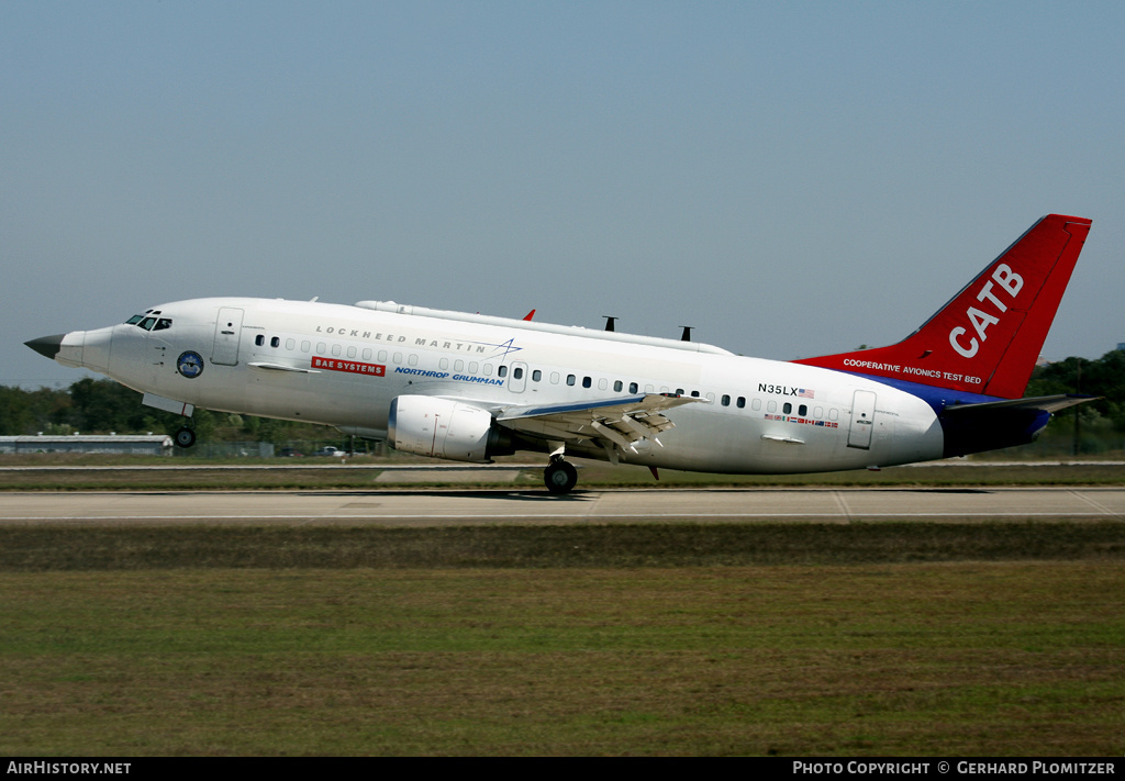 Aircraft Photo of N35LX | Boeing 737-330(CATB) | Lockheed Martin | AirHistory.net #559543