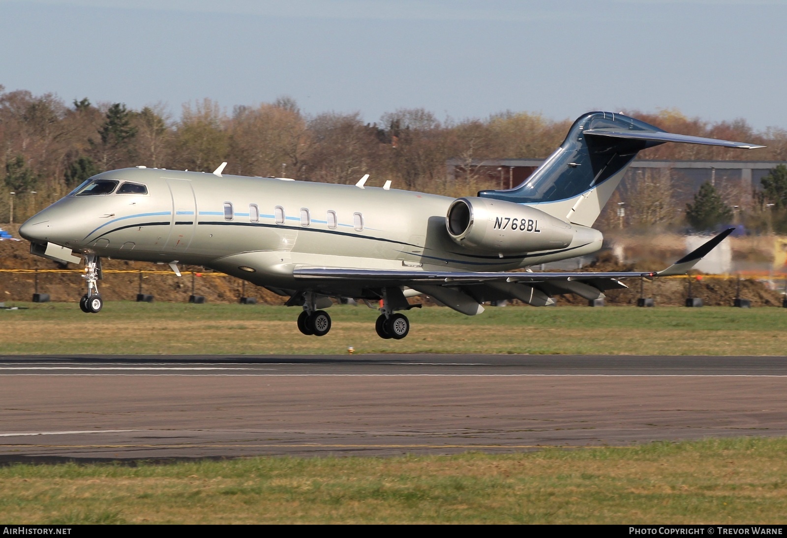 Aircraft Photo of N768BL | Bombardier Challenger 350 (BD-100-1A10) | AirHistory.net #559636