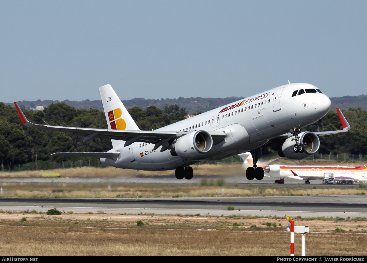 Aircraft Photo of EC-LYE | Airbus A320-216 | Iberia Express | AirHistory.net #559783