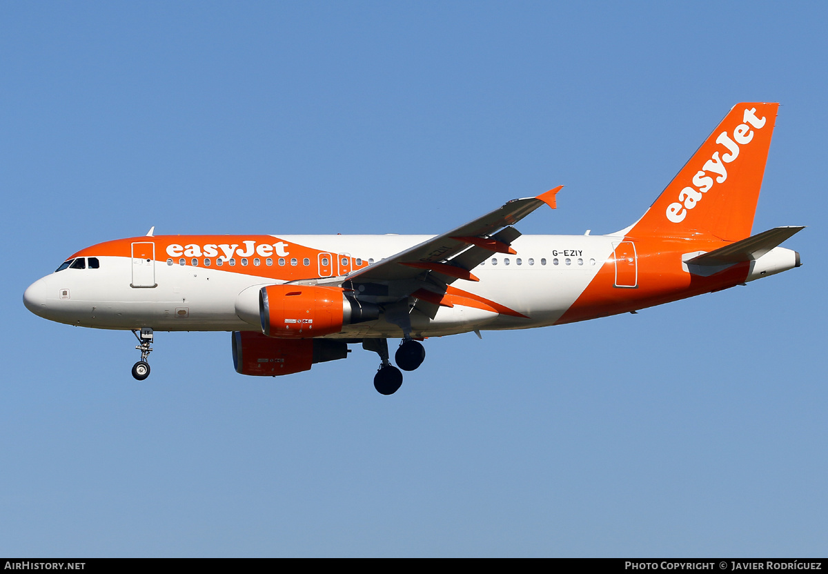 Aircraft Photo of G-EZIY | Airbus A319-111 | EasyJet | AirHistory.net #559882