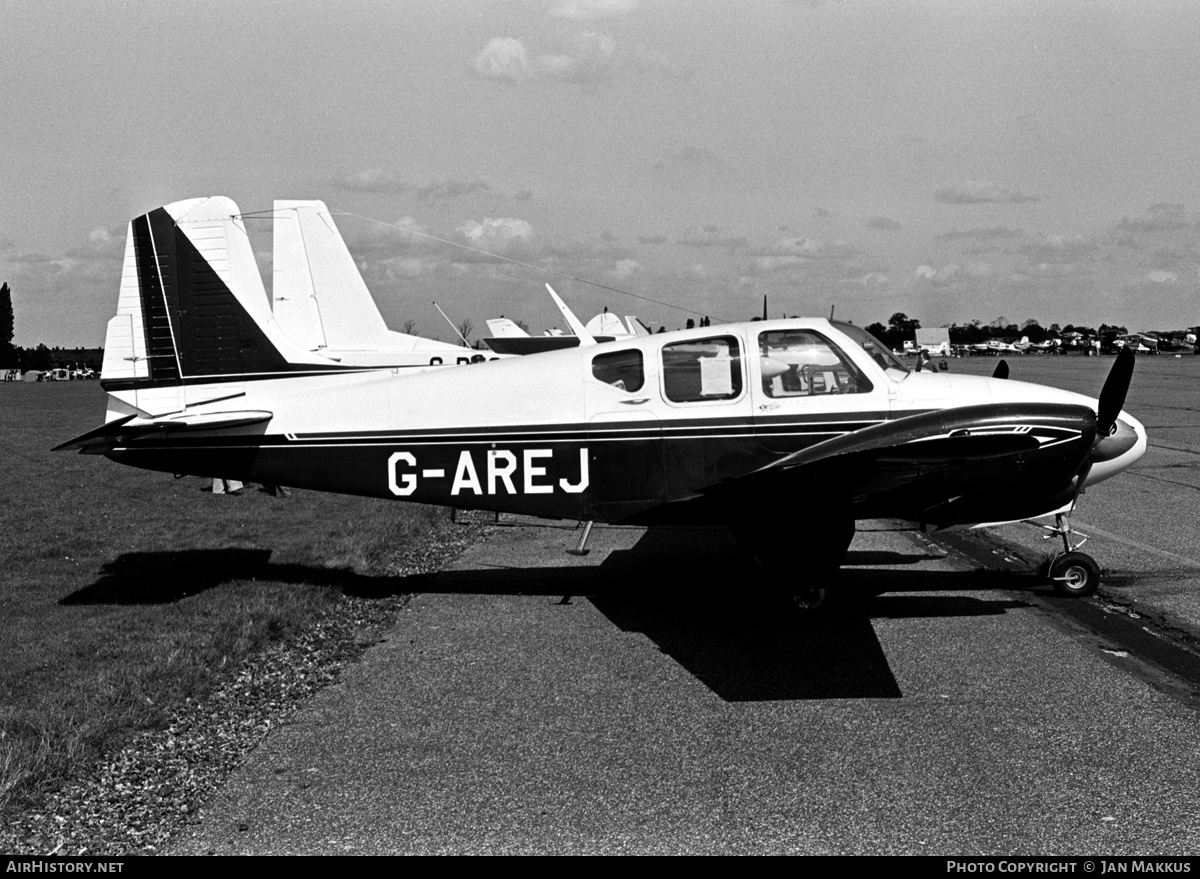 Aircraft Photo of G-AREJ | Beech B95 Travel Air | AirHistory.net #559910