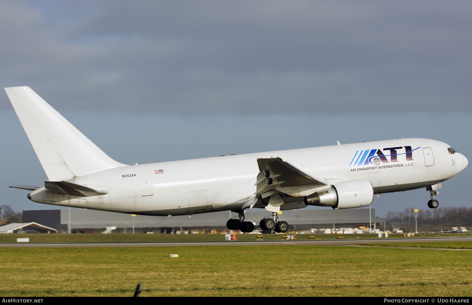 Aircraft Photo of N312AA | Boeing 767-223(BDSF) | ATI - Air Transport International | AirHistory.net #560076