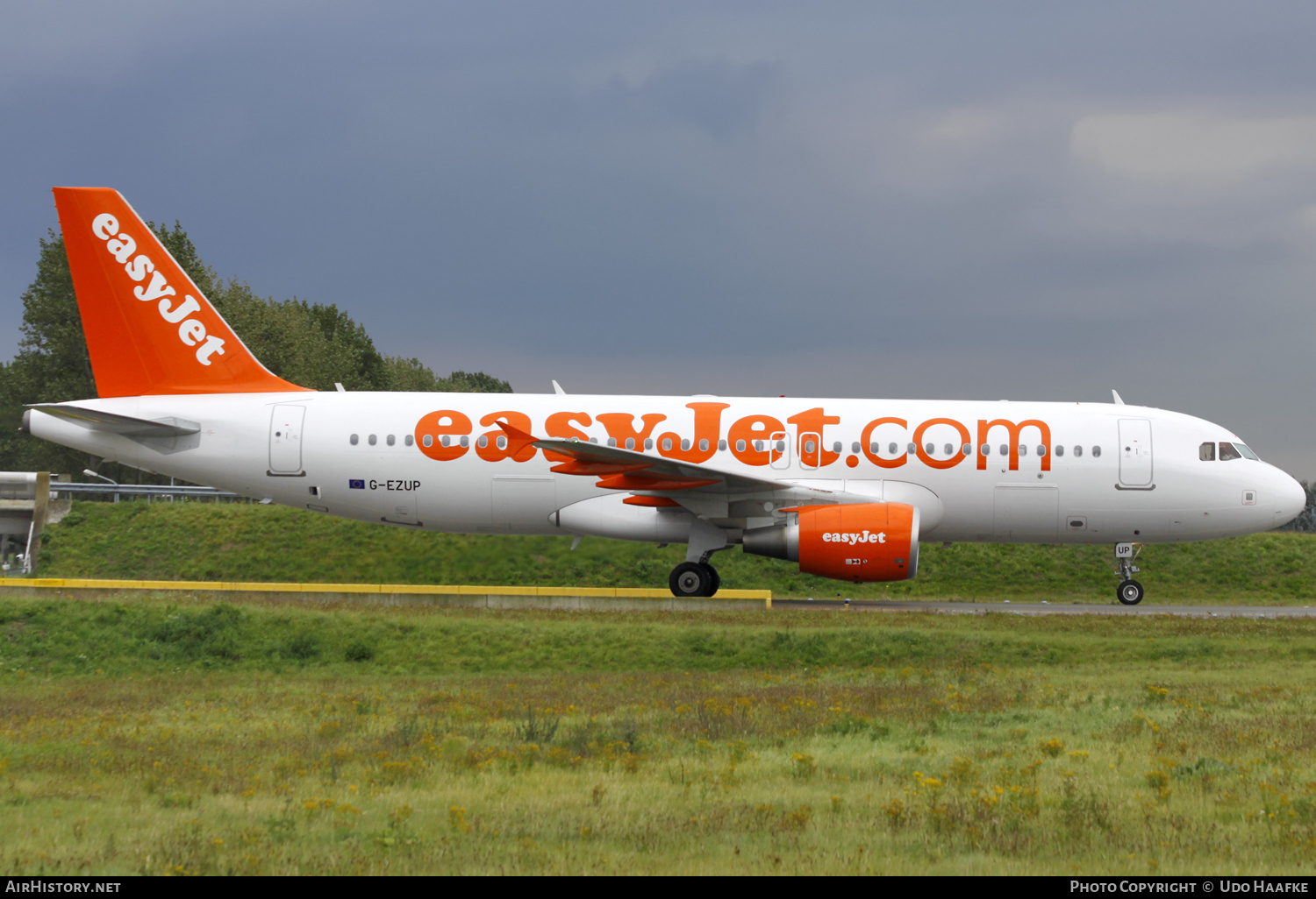 Aircraft Photo of G-EZUP | Airbus A320-214 | EasyJet | AirHistory.net #560175