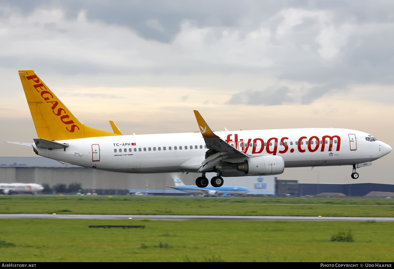 Aircraft Photo of TC-APH | Boeing 737-8S3 | Pegasus Airlines | AirHistory.net #560355