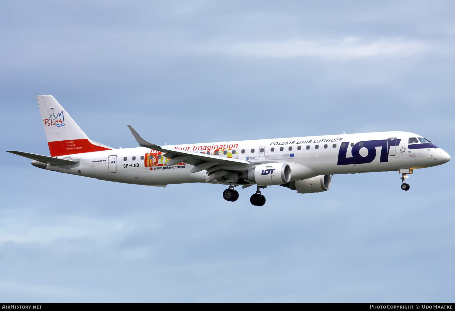 Aircraft Photo of SP-LNB | Embraer 195LR (ERJ-190-200LR) | LOT Polish Airlines - Polskie Linie Lotnicze | AirHistory.net #560362