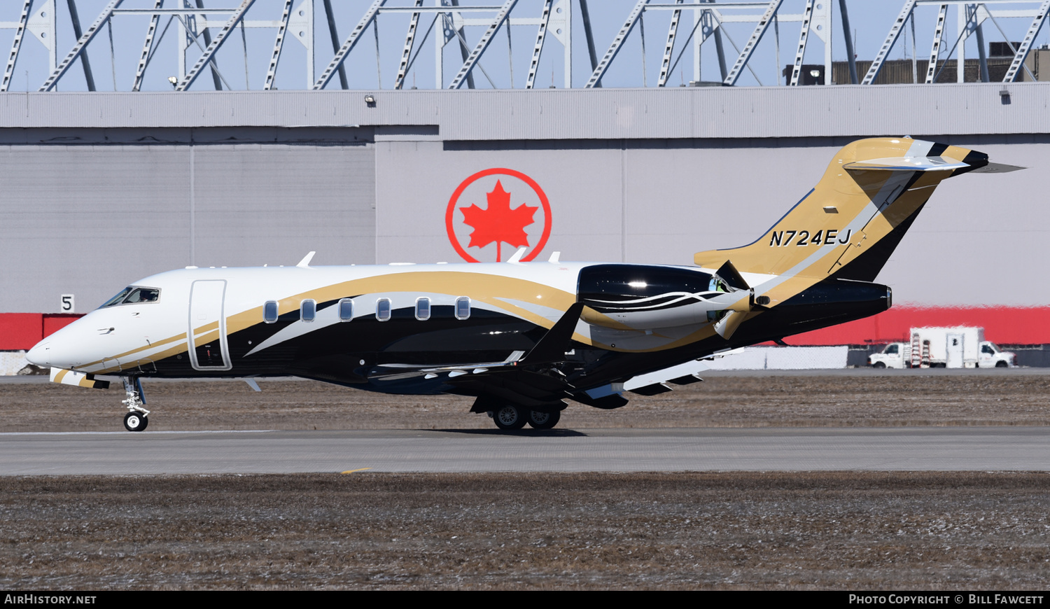 Aircraft Photo of N724EJ | Bombardier Challenger 350 (BD-100-1A10) | AirHistory.net #560652
