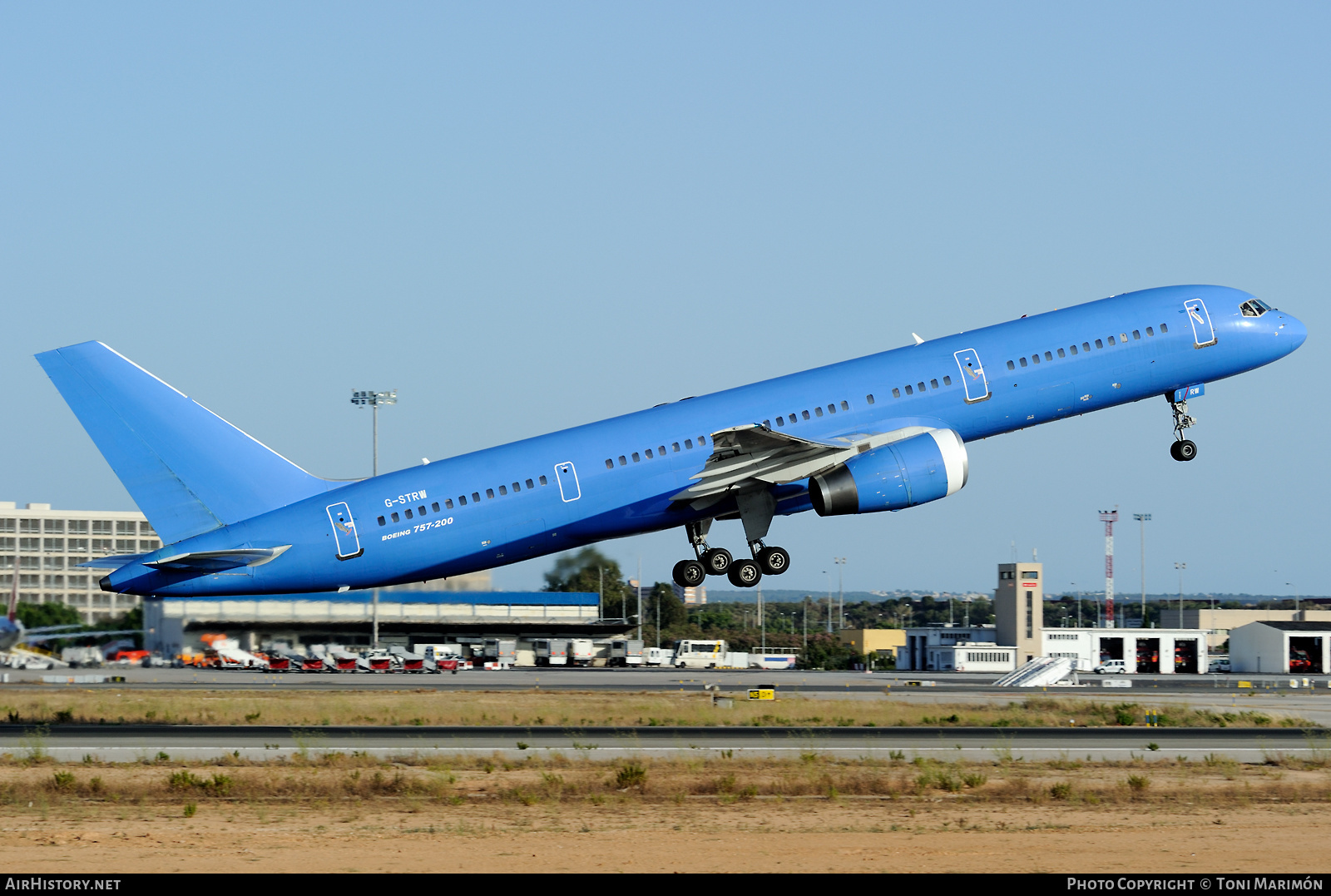 Aircraft Photo of G-STRW | Boeing 757-28A | AirHistory.net #560739