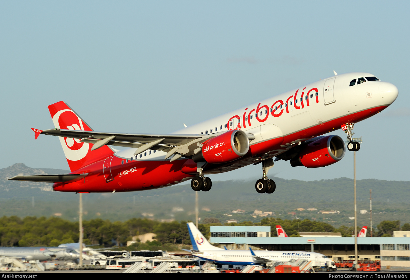 Aircraft Photo of HB-IOZ | Airbus A320-214 | Air Berlin | AirHistory.net #560748