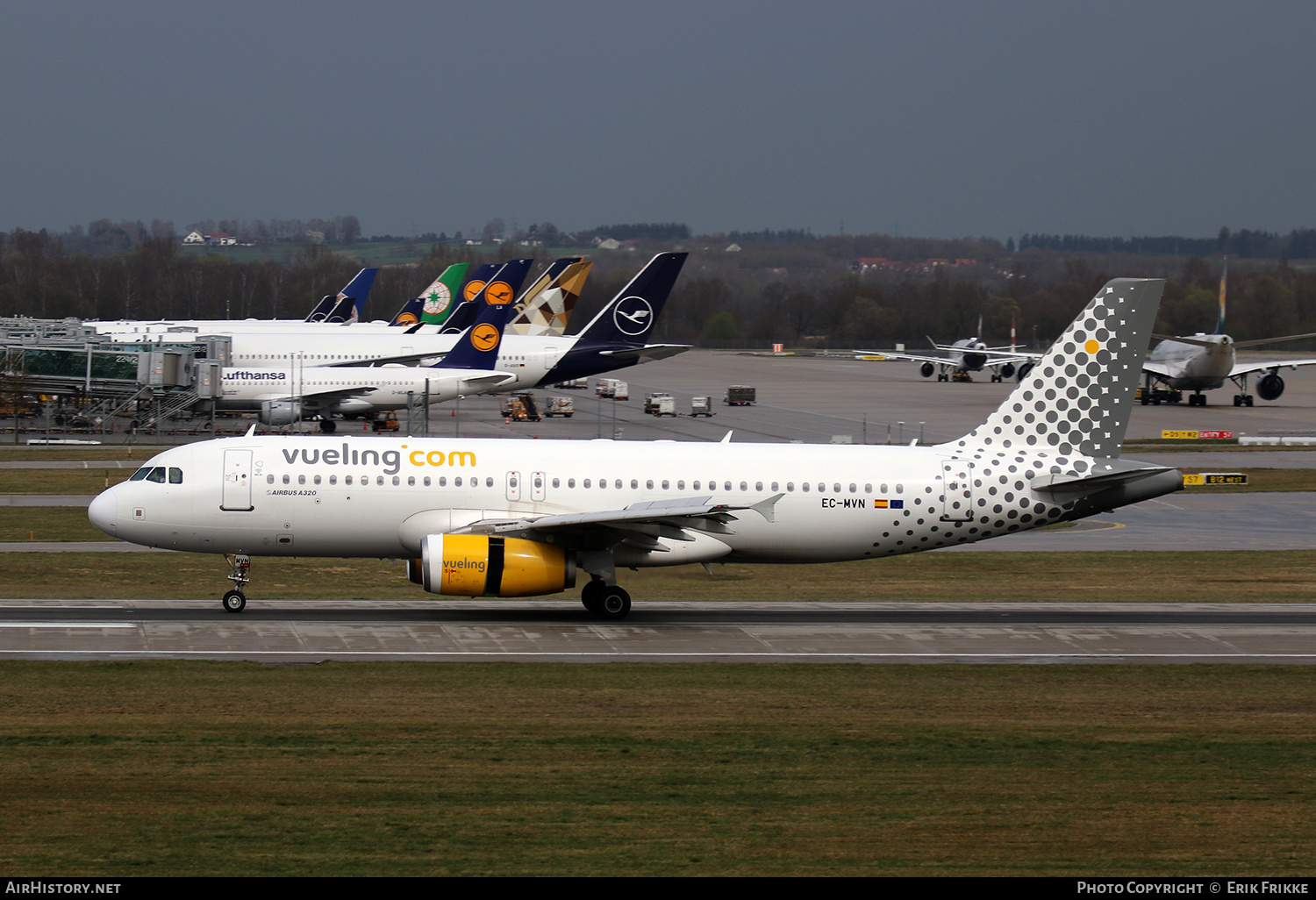 Aircraft Photo of EC-MVN | Airbus A320-232 | Vueling Airlines | AirHistory.net #560821