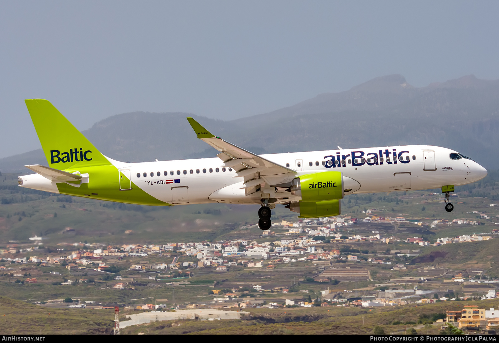 Aircraft Photo of YL-ABI | Airbus A220-371 (BD-500-1A11) | AirBaltic | AirHistory.net #560917