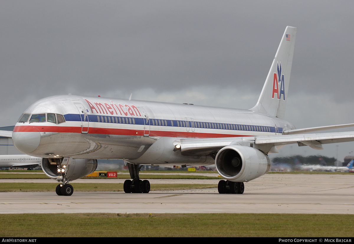 Aircraft Photo of N692AA | Boeing 757-223 | American Airlines | AirHistory.net #560941