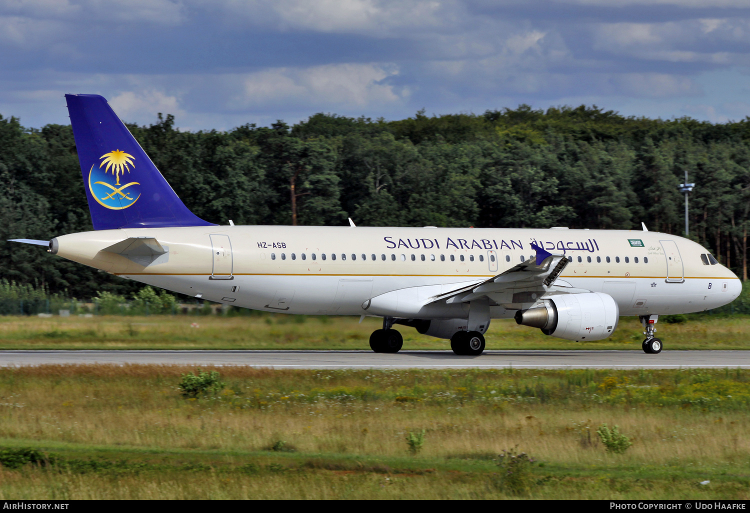 Aircraft Photo of HZ-ASB | Airbus A320-214 | Saudi Arabian Airlines | AirHistory.net #561019