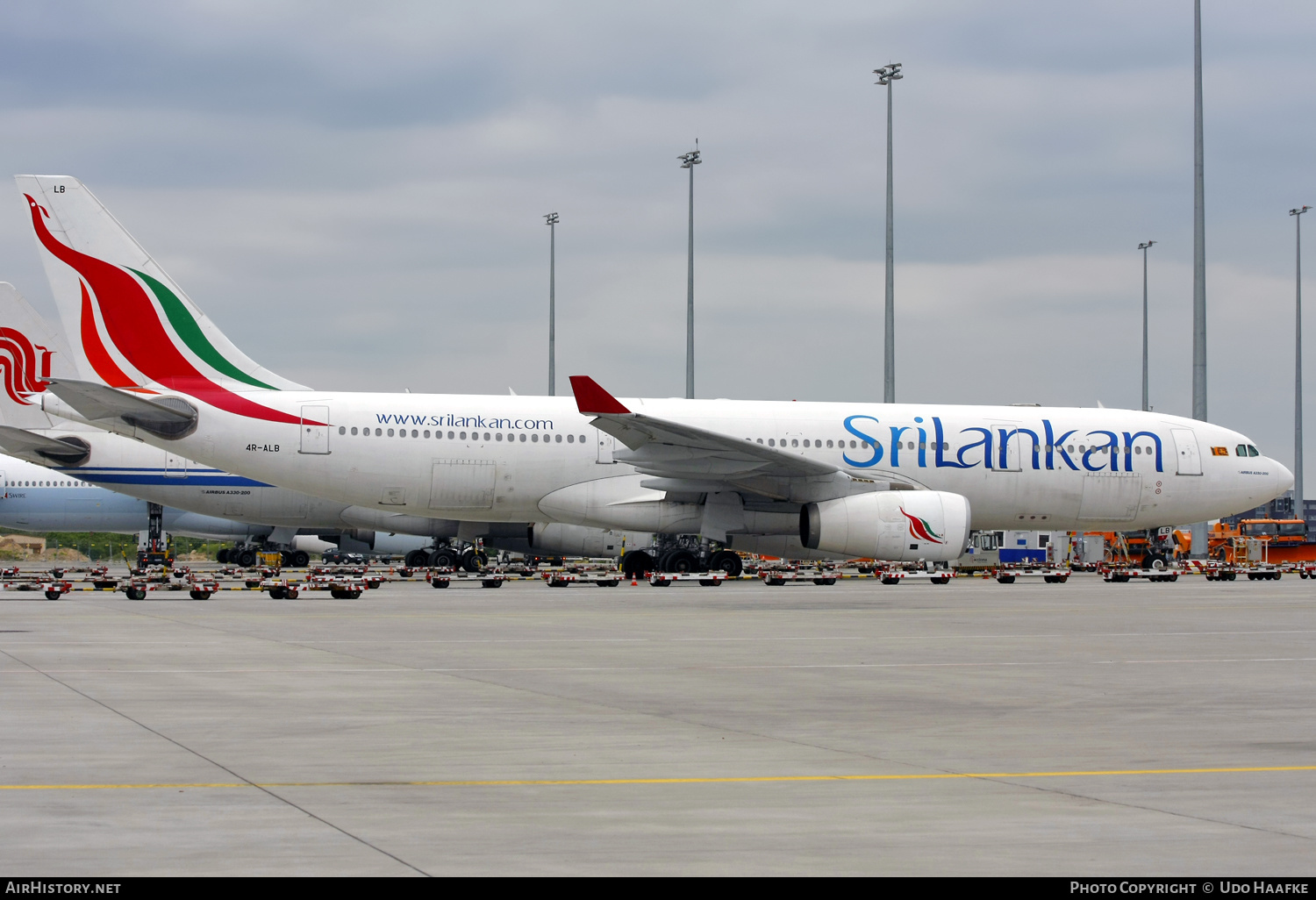 Aircraft Photo of 4R-ALB | Airbus A330-243 | SriLankan Airlines | AirHistory.net #561034