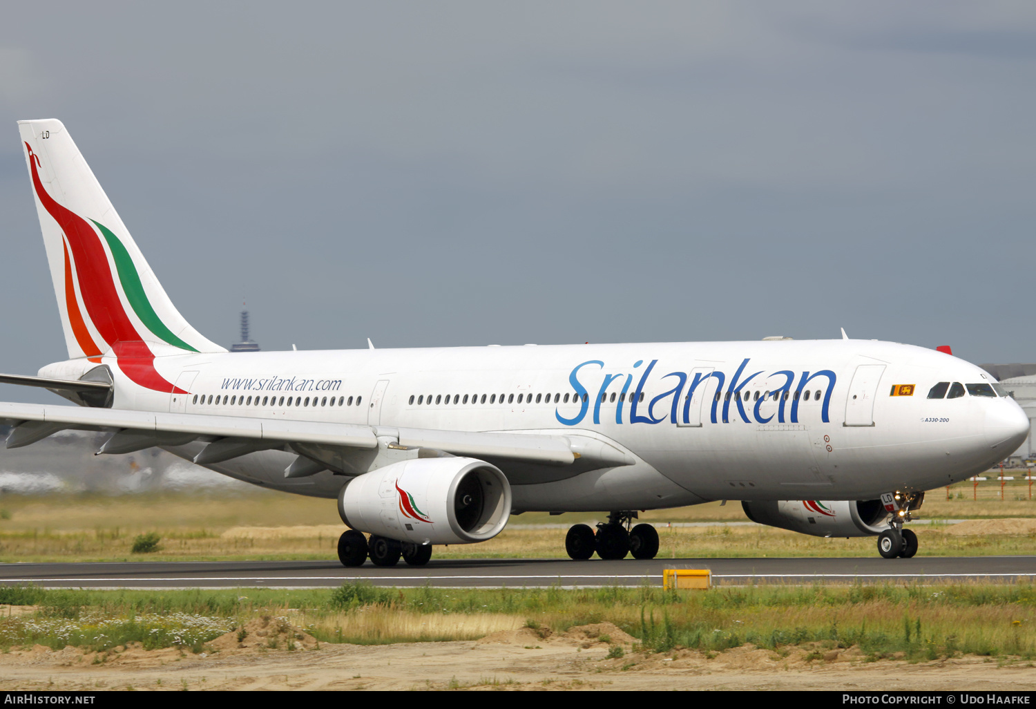Aircraft Photo of 4R-ALD | Airbus A330-243 | SriLankan Airlines | AirHistory.net #561214