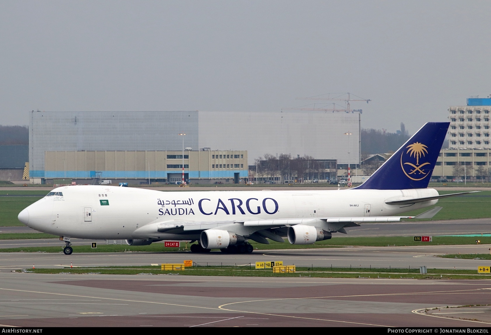 Aircraft Photo of 9H-AKJ | Boeing 747-412 | Saudi Arabian Airlines Cargo | AirHistory.net #561399