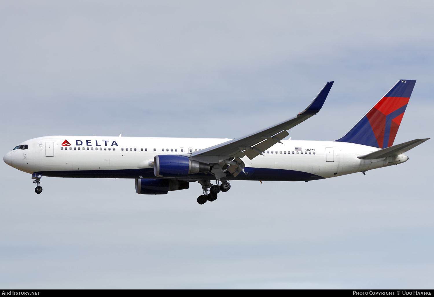 Aircraft Photo of N1612T | Boeing 767-332/ER | Delta Air Lines | AirHistory.net #561507