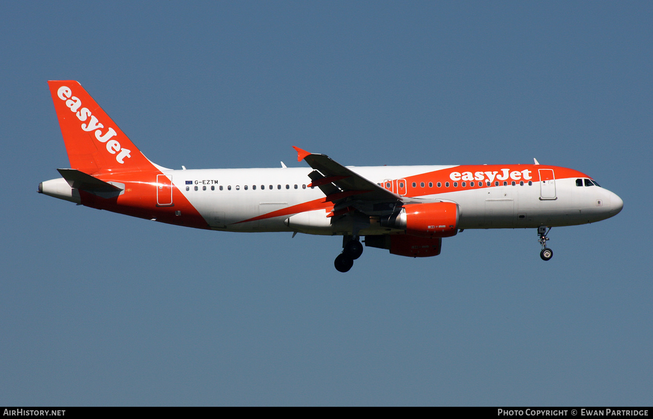 Aircraft Photo of G-EZTM | Airbus A320-214 | EasyJet | AirHistory.net #562323