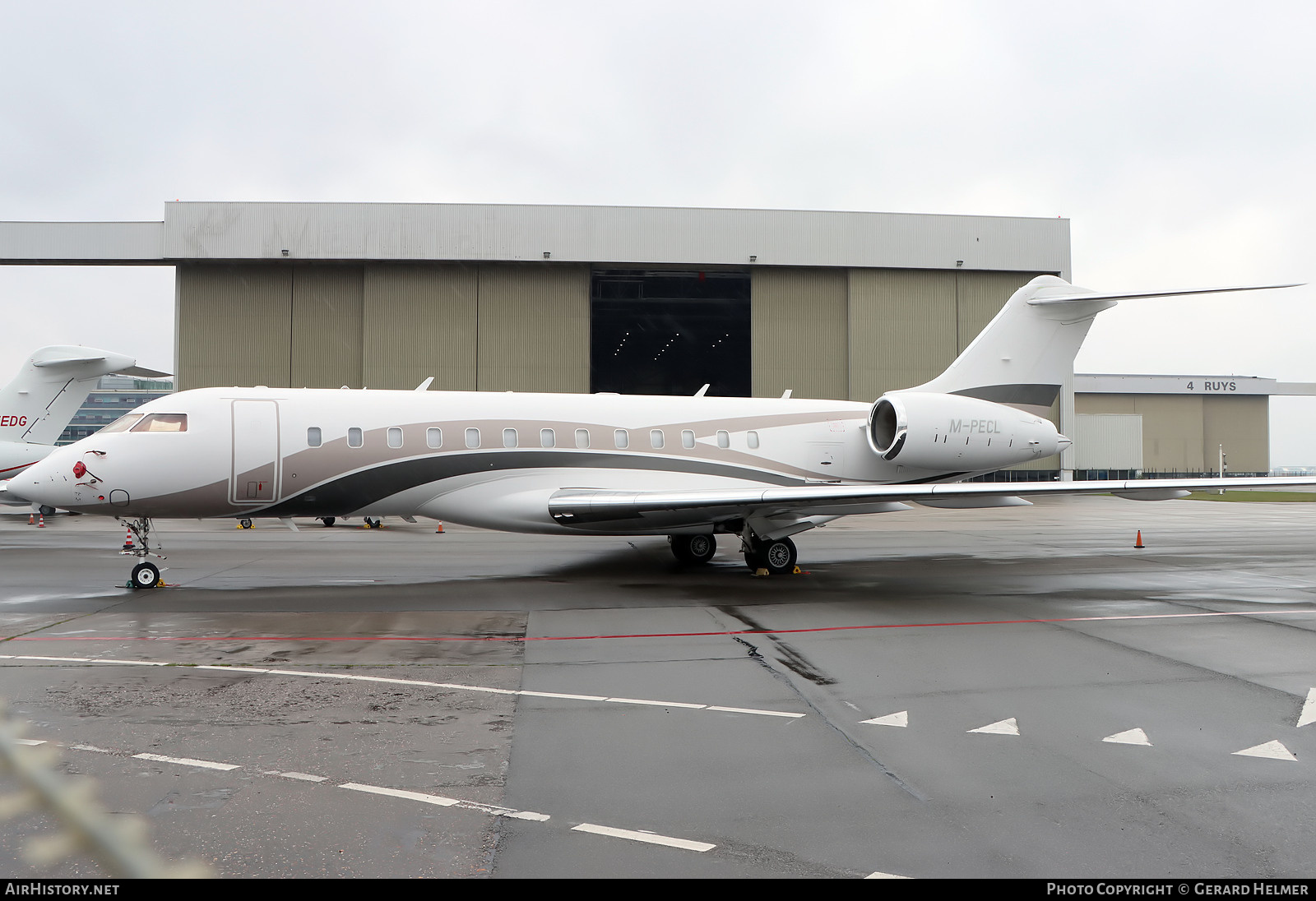 Aircraft Photo of M-PECL | Bombardier Global 6000 (BD-700-1A10) | AirHistory.net #562396