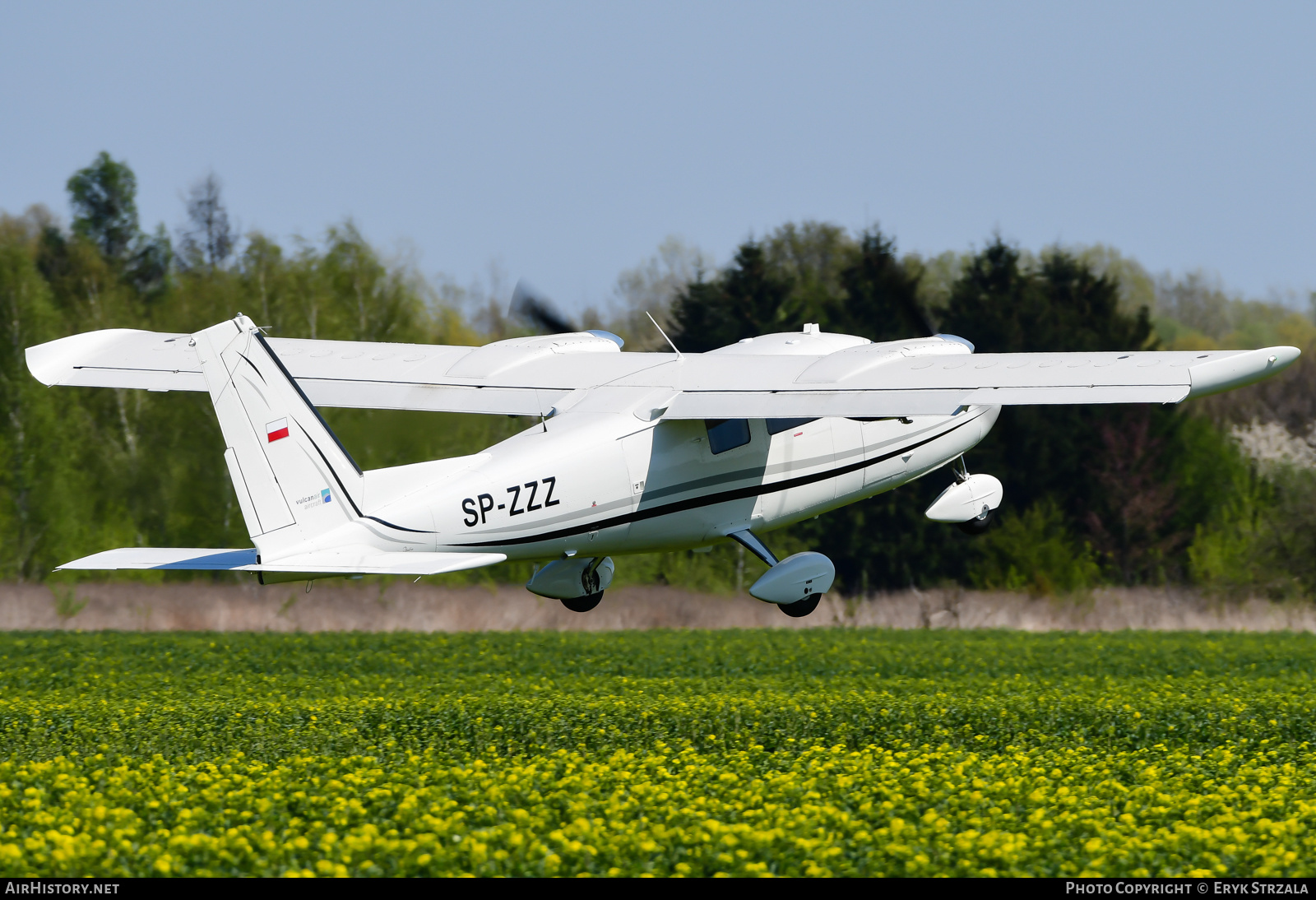 Aircraft Photo of SP-ZZZ | Vulcanair P-68C | AirHistory.net #562404