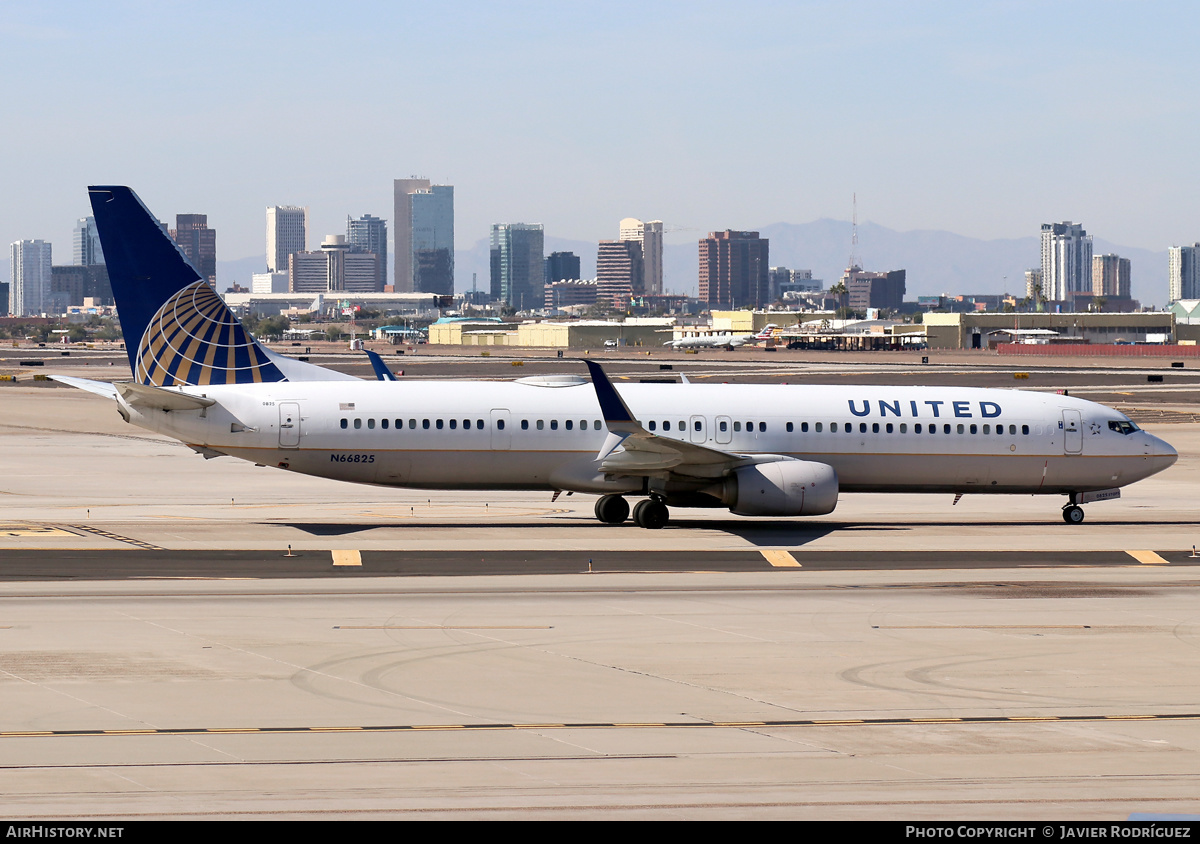 Aircraft Photo of N66825 | Boeing 737-924/ER | United Airlines | AirHistory.net #562536