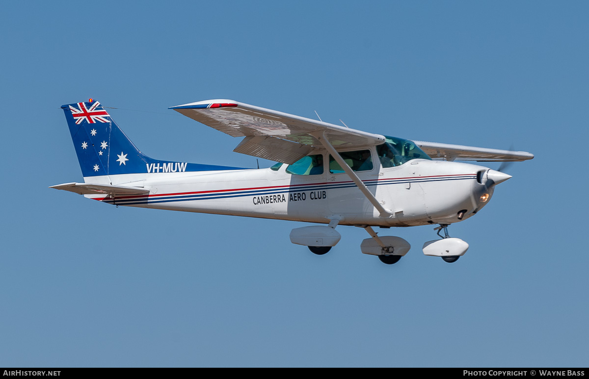 Aircraft Photo of VH-MUW | Cessna 172N Skyhawk | Canberra Aero Club | AirHistory.net #562613