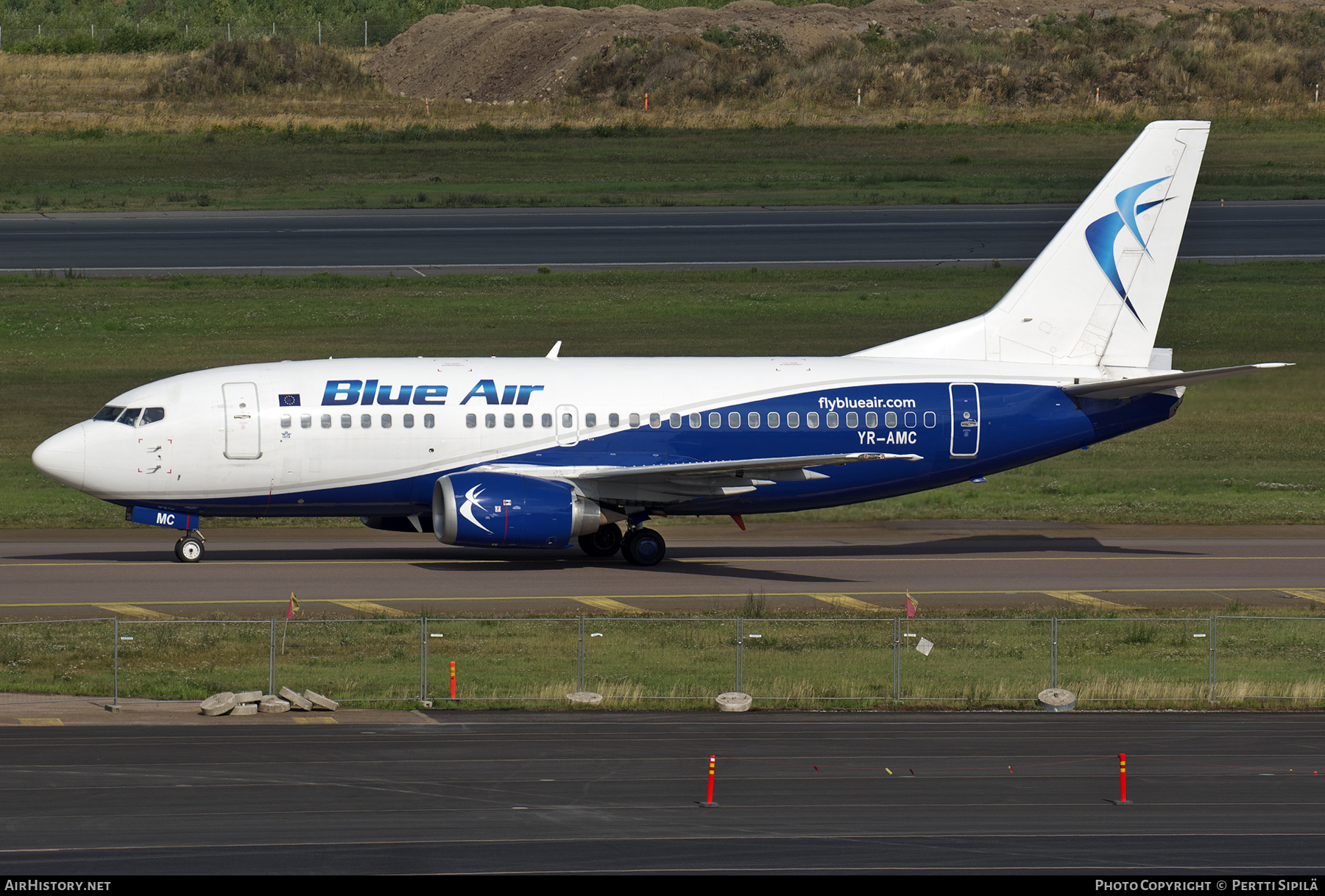 Aircraft Photo of YR-AMC | Boeing 737-530 | Blue Air | AirHistory.net #562645