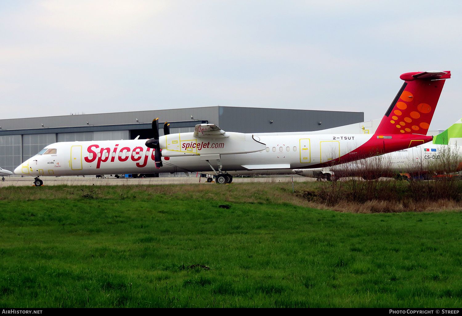 Aircraft Photo of 2-TSUT | Bombardier DHC-8-402 Dash 8 | SpiceJet | AirHistory.net #562820