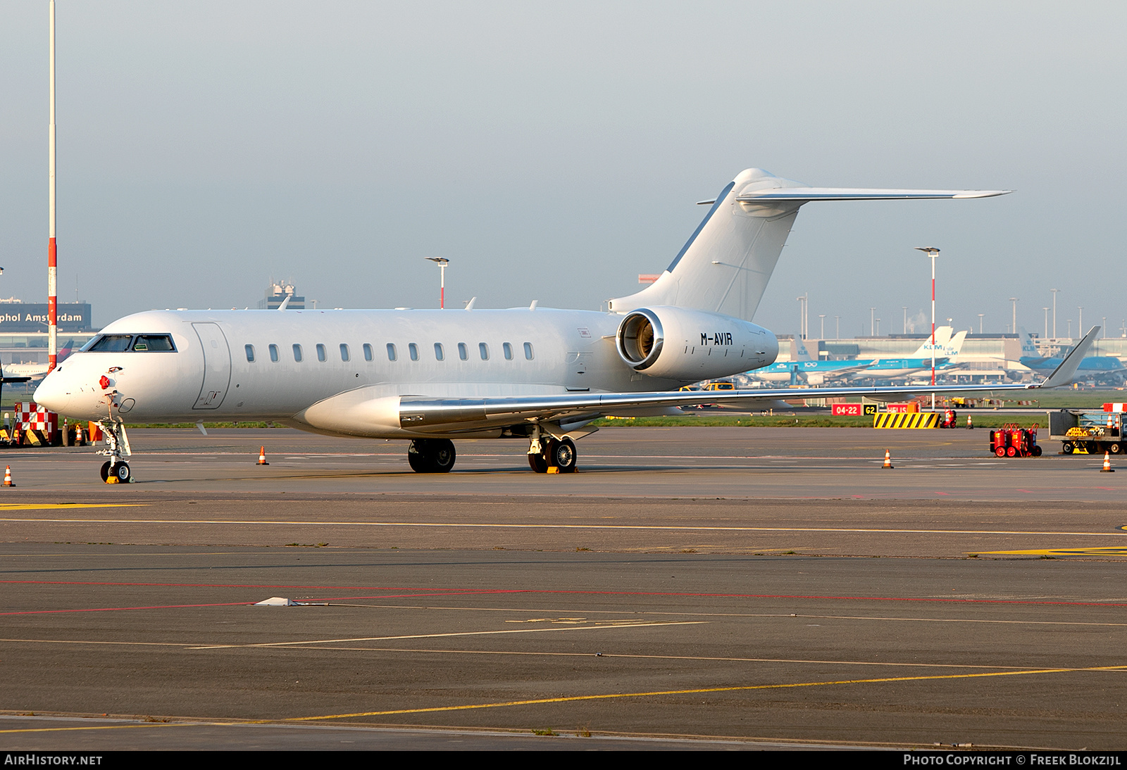 Aircraft Photo of M-AVIR | Bombardier Global 6000 (BD-700-1A10) | AirHistory.net #562904
