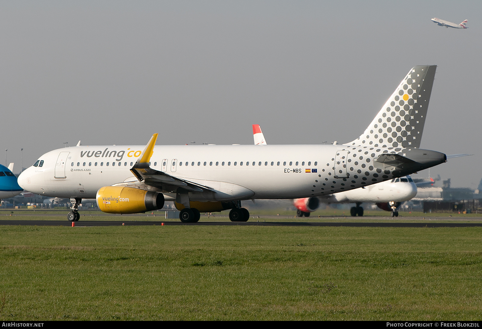 Aircraft Photo of EC-MBS | Airbus A320-214 | Vueling Airlines | AirHistory.net #562922