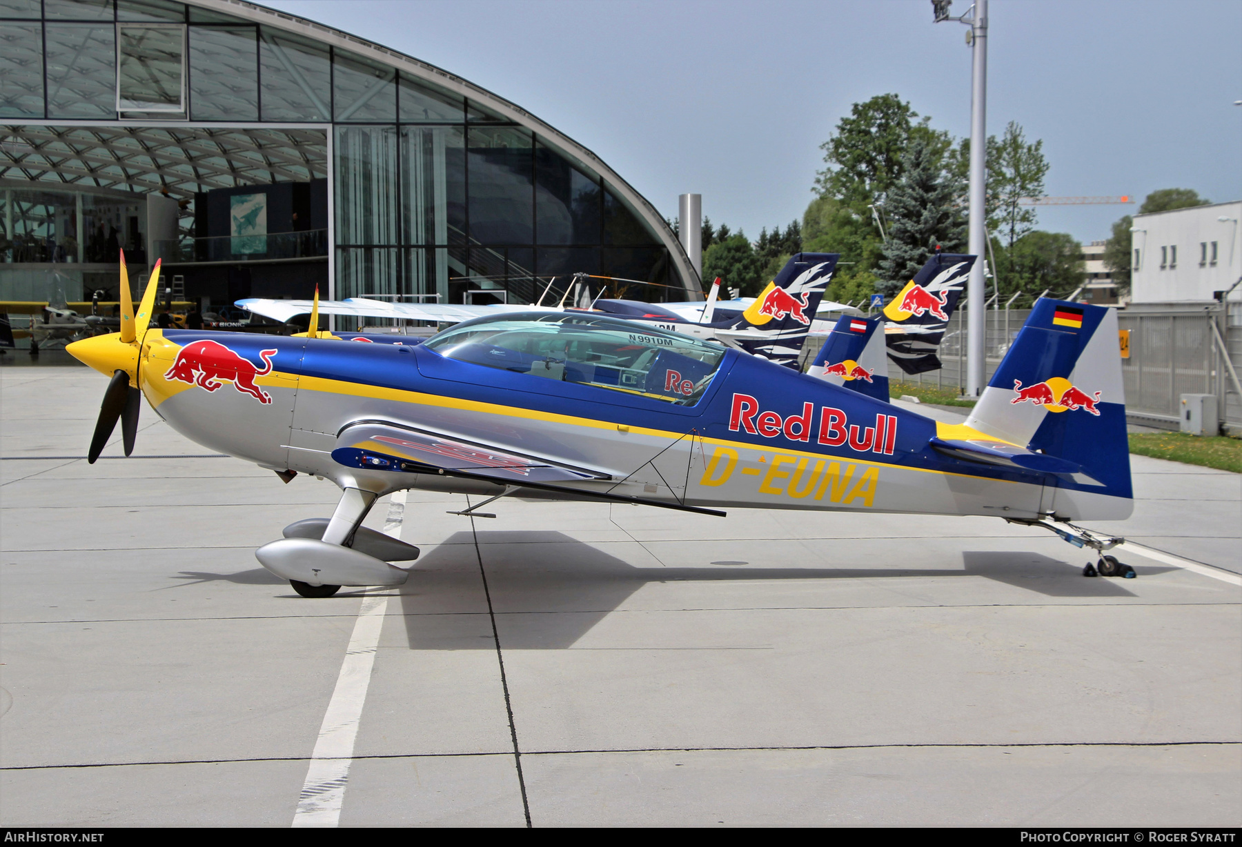 Aircraft Photo of D-EUNA | Extra EA-300L | Red Bull | AirHistory.net #563132
