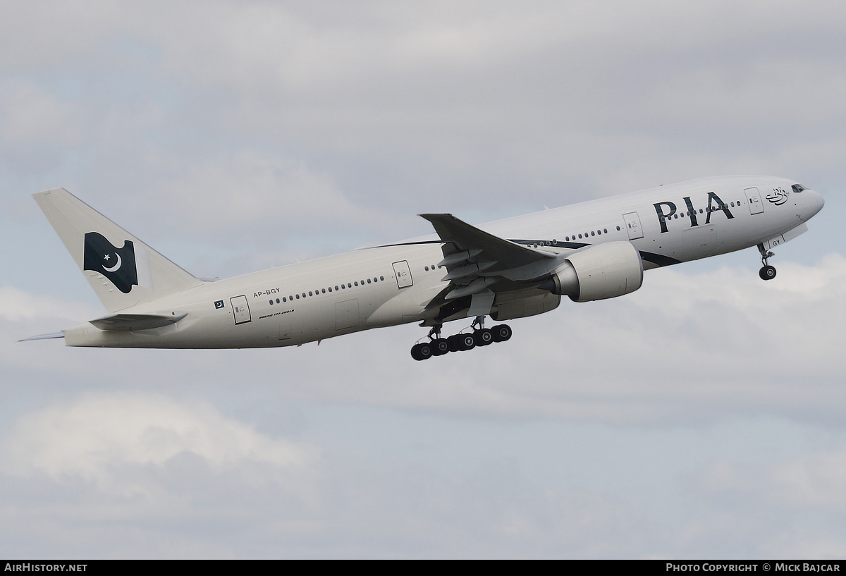 Aircraft Photo of AP-BGY | Boeing 777-240/ER | Pakistan International Airlines - PIA | AirHistory.net #563435