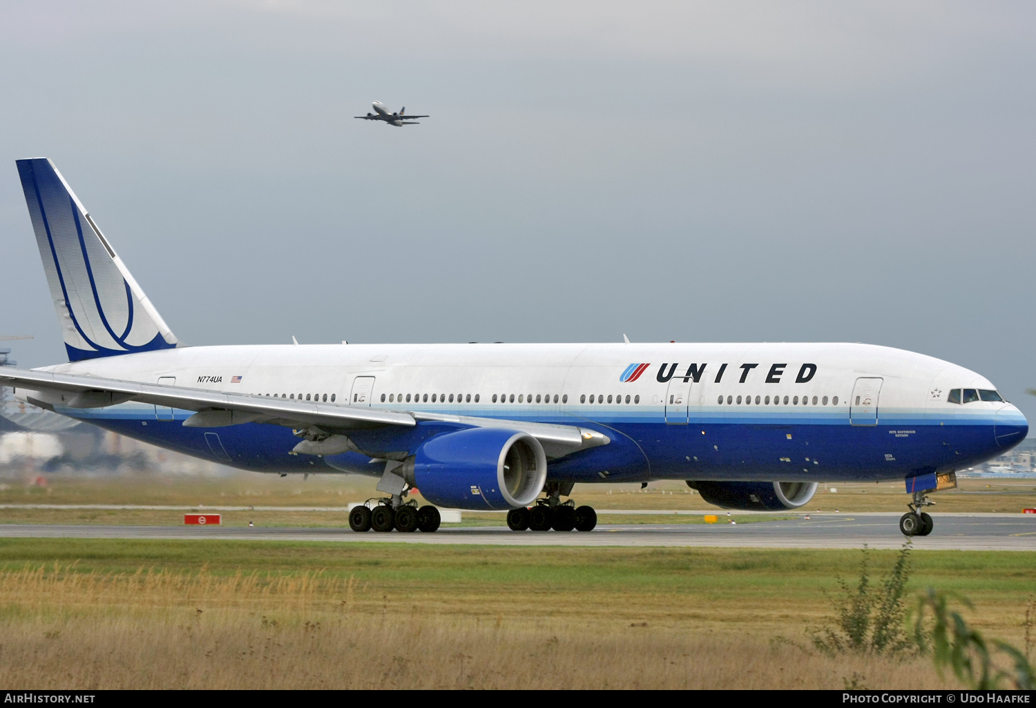 Aircraft Photo of N774UA | Boeing 777-222 | United Airlines | AirHistory.net #563526