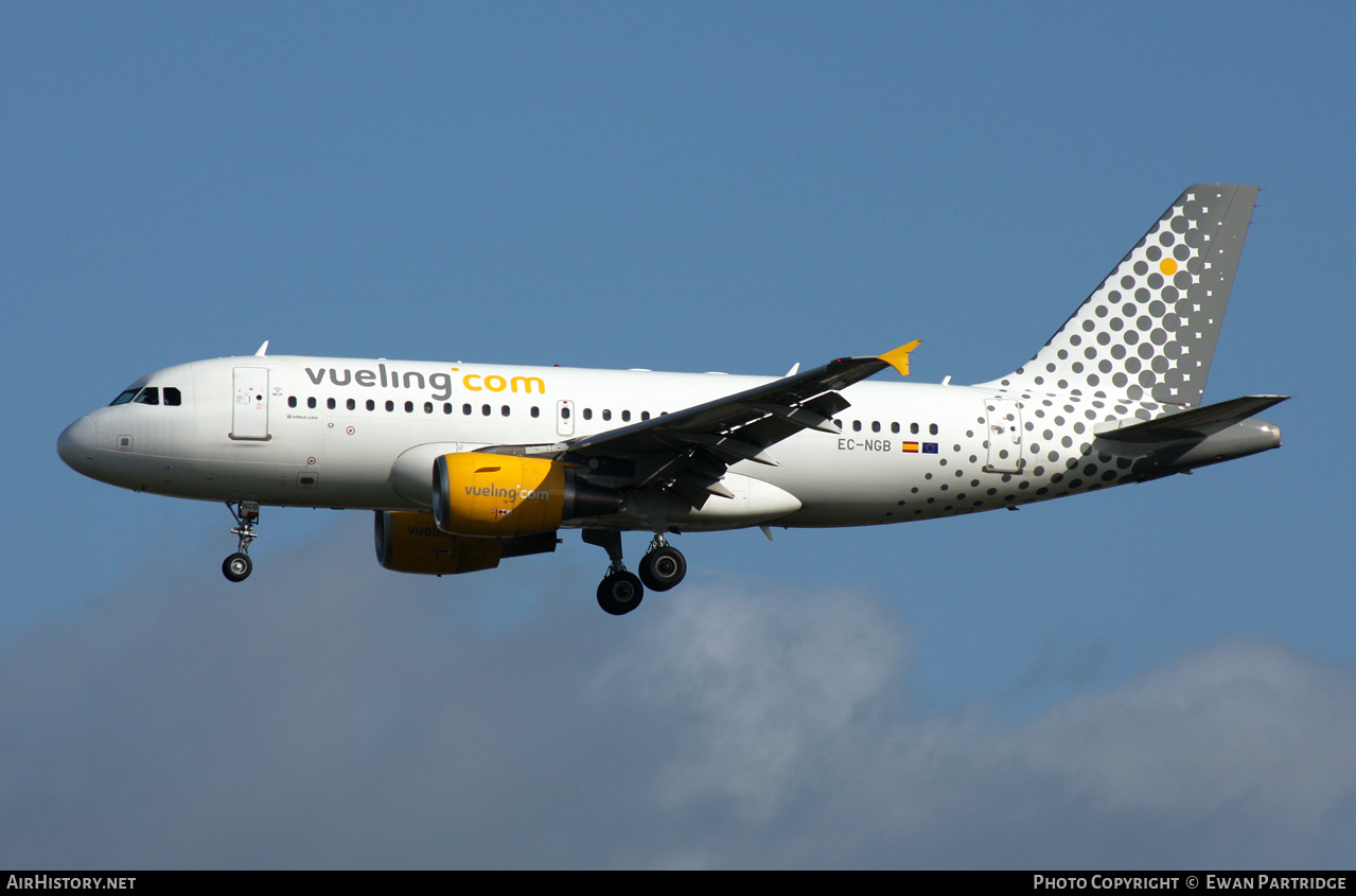 Aircraft Photo of EC-NGB | Airbus A319-111 | Vueling Airlines | AirHistory.net #563612
