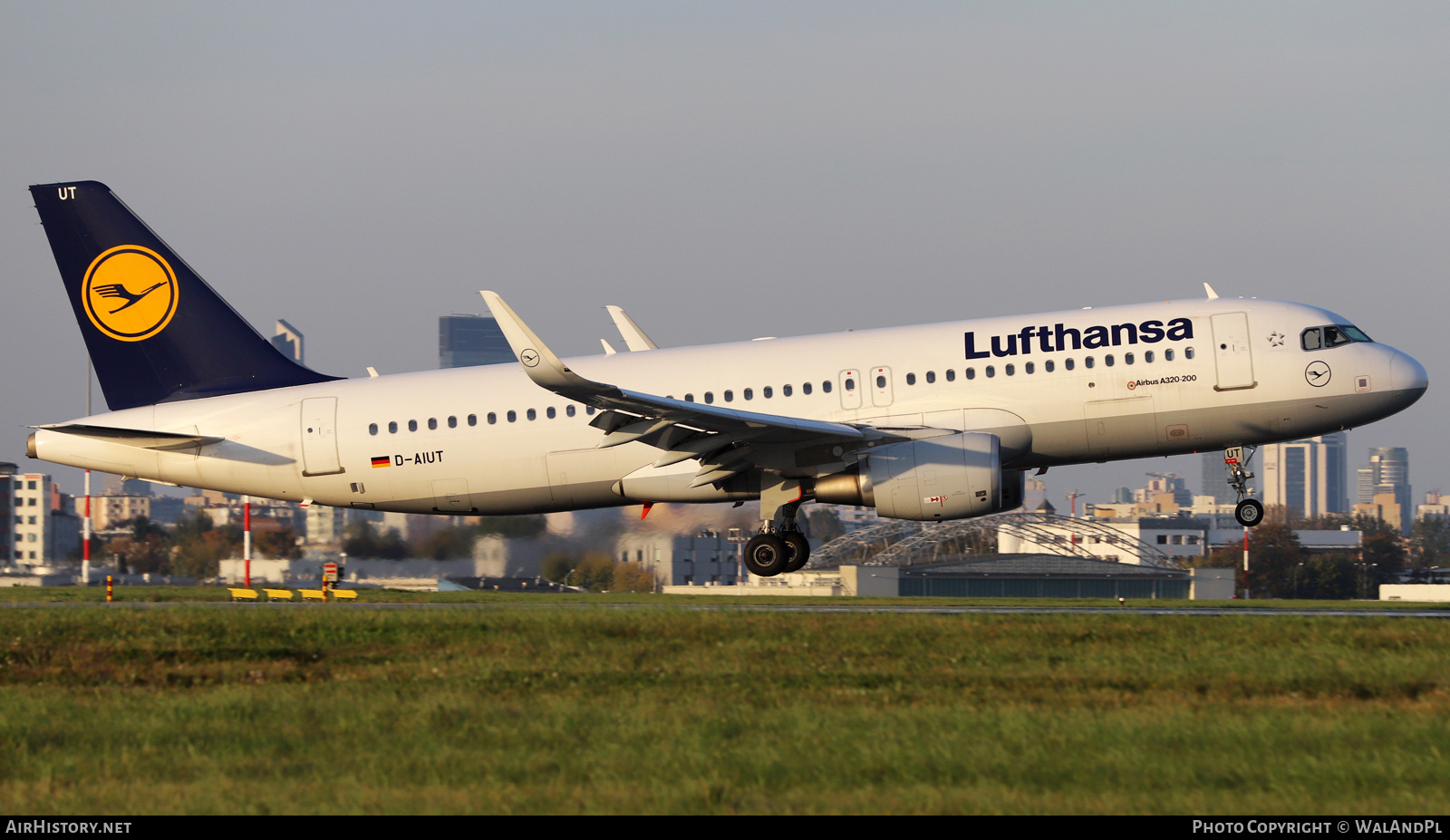 Aircraft Photo of D-AIUT | Airbus A320-214 | Lufthansa | AirHistory.net #563796