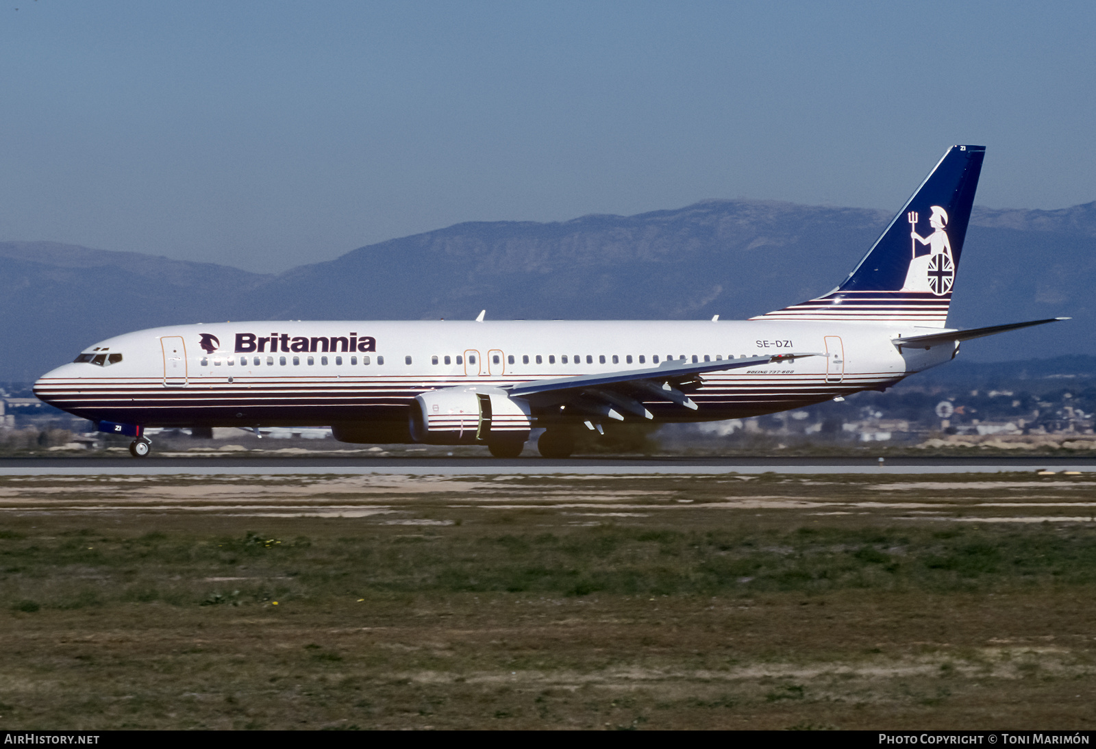 Aircraft Photo of SE-DZI | Boeing 737-804 | Britannia Nordic | AirHistory.net #563829