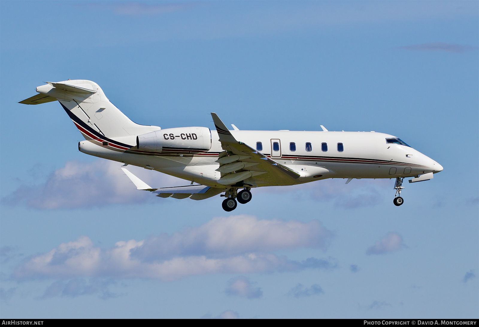 Aircraft Photo of CS-CHD | Bombardier Challenger 350 (BD-100-1A10) | AirHistory.net #564046