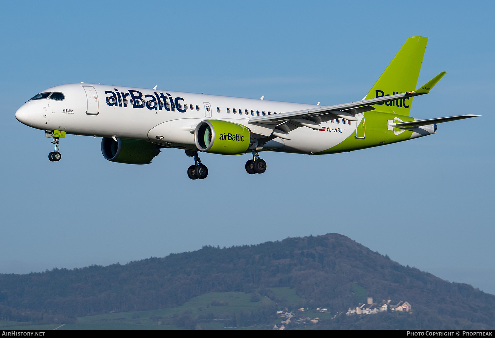 Aircraft Photo of YL-ABL | Airbus A220-371 (BD-500-1A11) | AirBaltic | AirHistory.net #564101