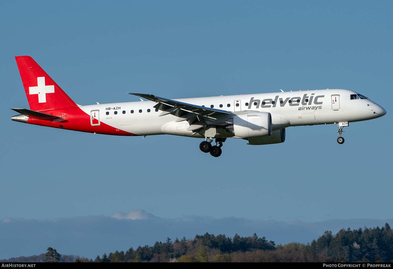 Aircraft Photo of HB-AZH | Embraer 190-E2 (ERJ-190-300) | Helvetic Airways | AirHistory.net #564174