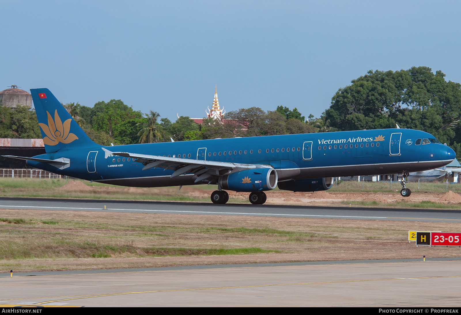 Aircraft Photo of VN-A352 | Airbus A321-231 | Vietnam Airlines | AirHistory.net #564452