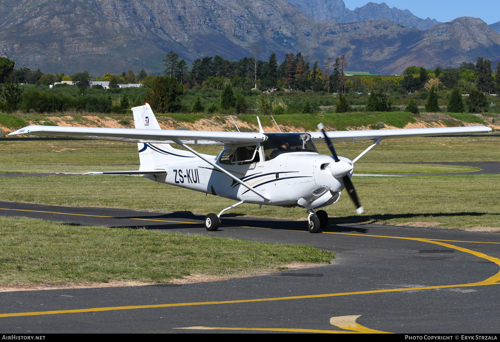 Aircraft Photo of ZS-KUI | Cessna 172RG Cutlass RG | AirHistory.net #564508