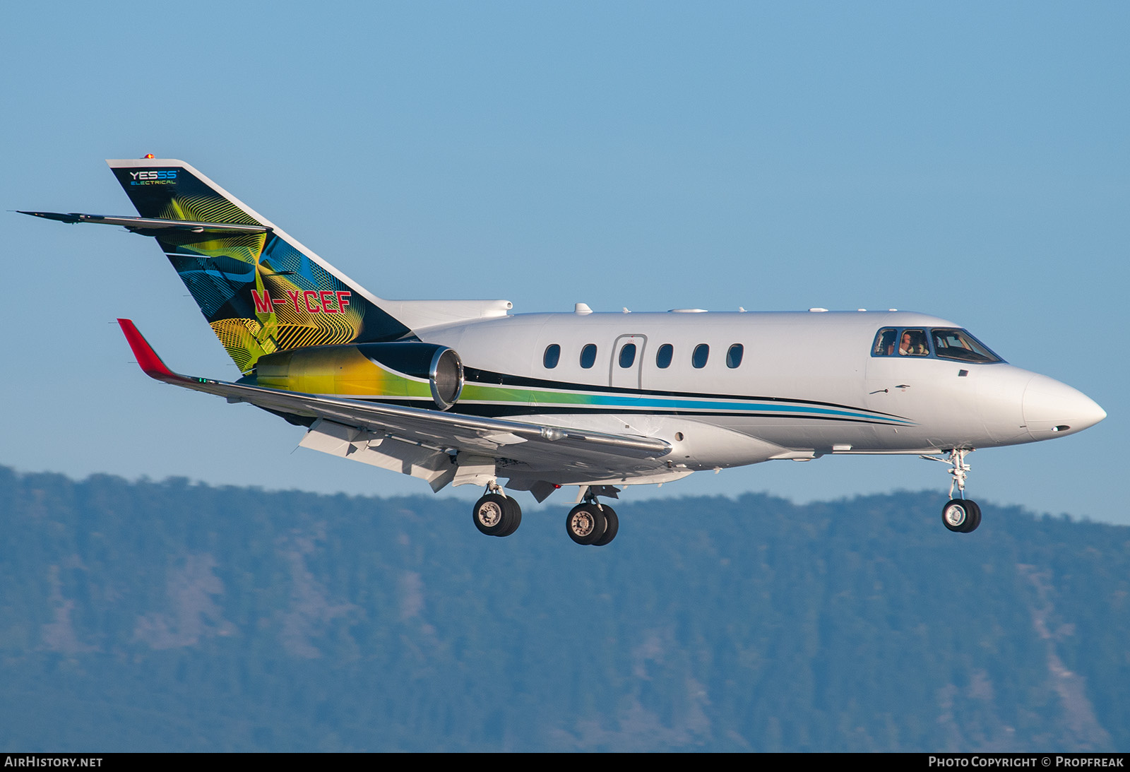 Aircraft Photo of M-YCEF | Raytheon Hawker 800XPi | AirHistory.net #564514