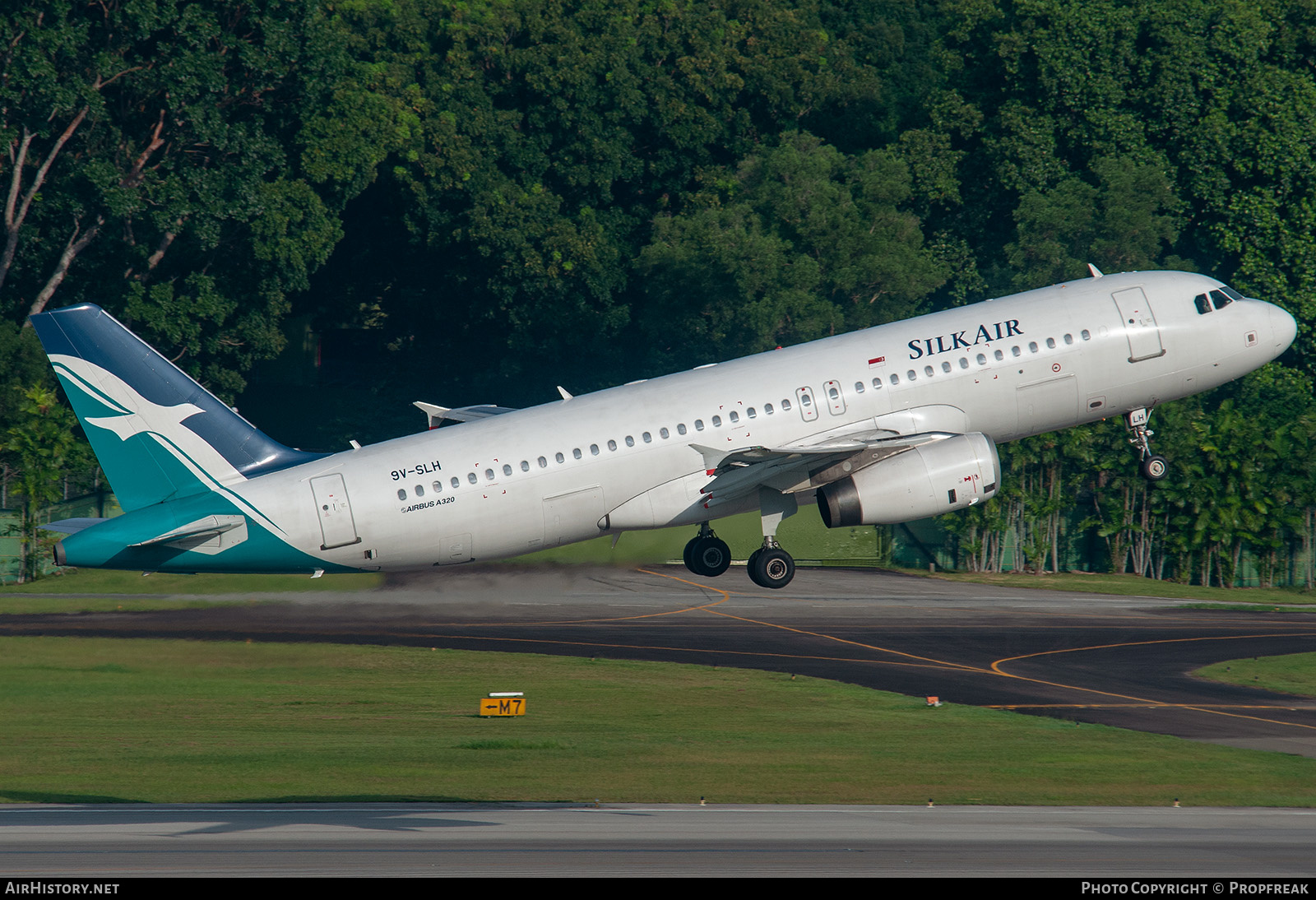 Aircraft Photo of 9V-SLH | Airbus A320-232 | SilkAir | AirHistory.net #564595