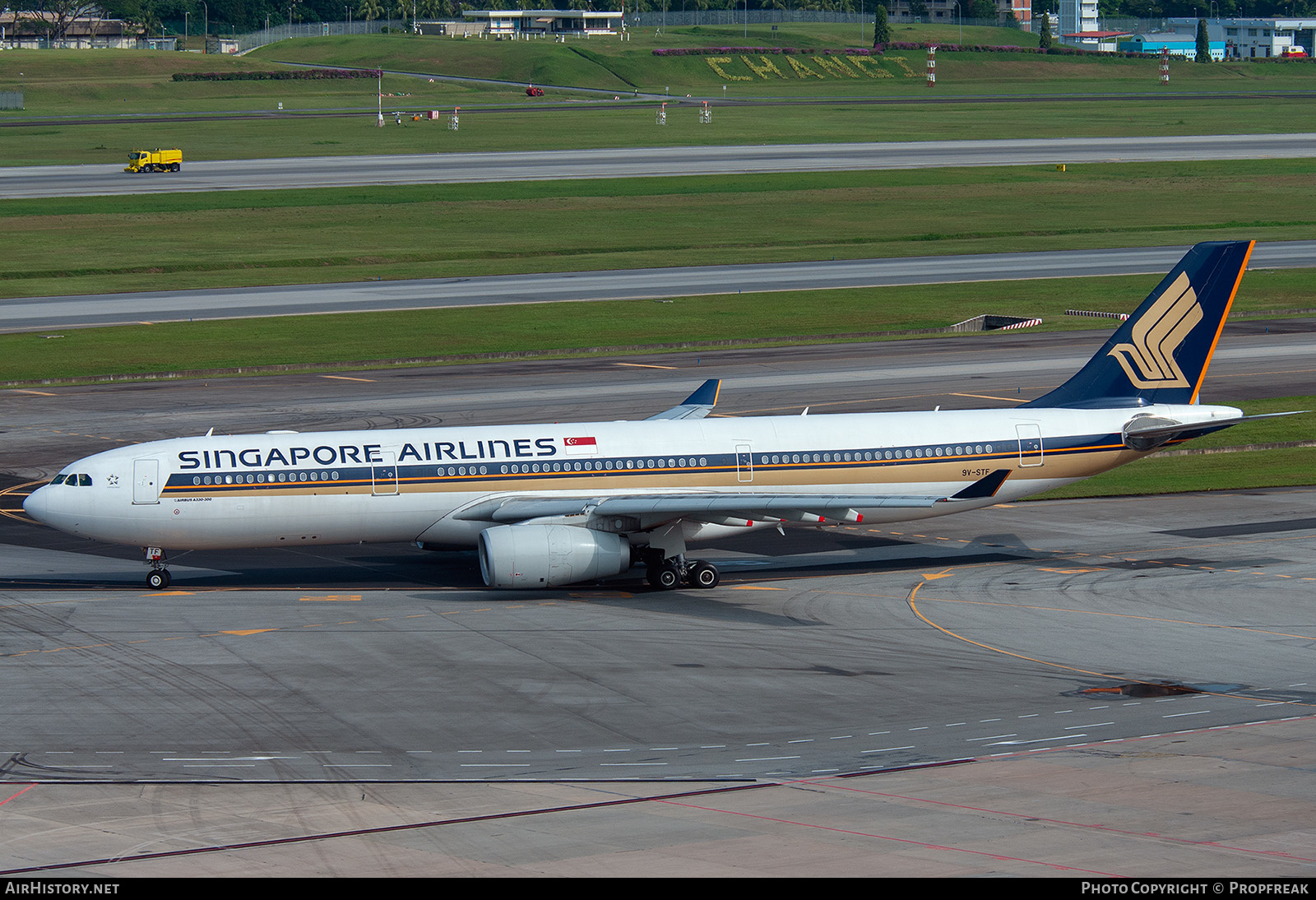 Aircraft Photo of 9V-STF | Airbus A330-343E | Singapore Airlines | AirHistory.net #564626